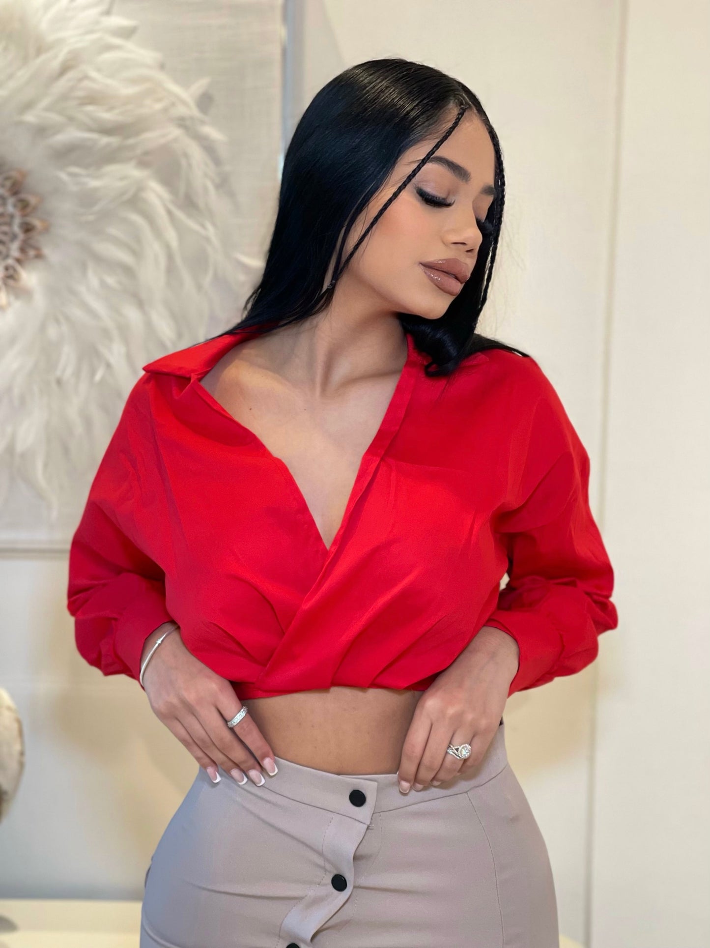ELASTICIZED WAISTBAND BLOUSE V-NECK